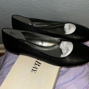 NWT black 9.5 women’s cushioned flats St. John’s Bay. Felicca JCPenney.com